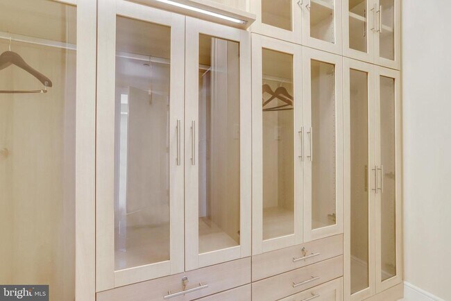 Building Photo - 1111 19th St N