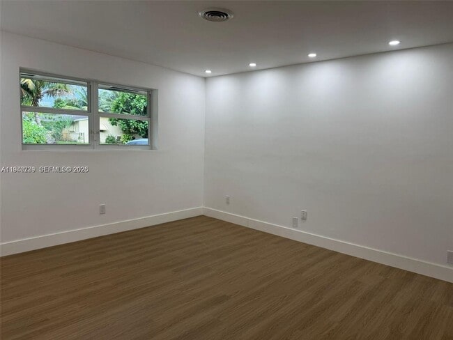 Building Photo - 370 NW 43rd Ave