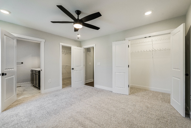 Building Photo - 17 Barnyard Cir