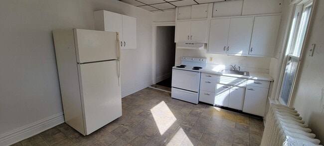 Building Photo - 220 S Madison St