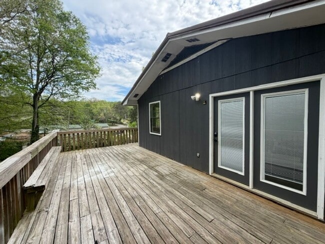 Building Photo - Lenoir City 37771 - 3 bedroom, 2 bath home - Contact Tara Hayes (865) 242-8010