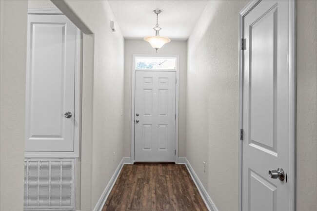 Building Photo - 3 bedroom 2 bathroom- GREAT Location in Pace!