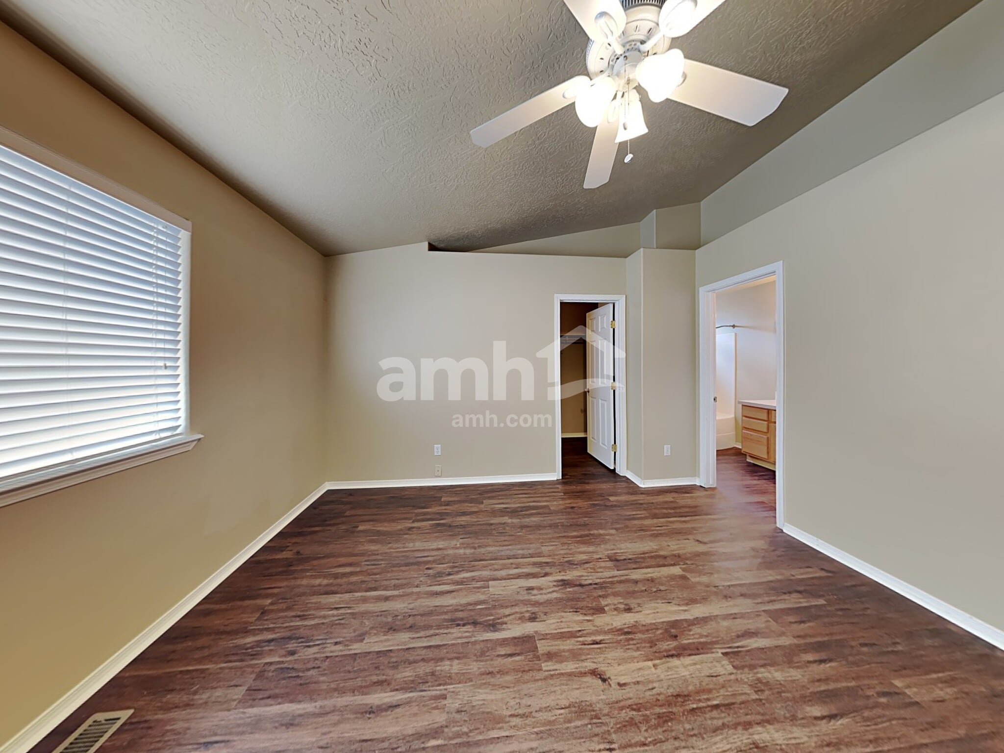 Building Photo - 16661 N Yorkshire Ln