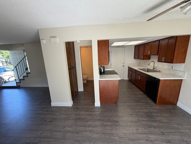 Building Photo - 2 bedroom | 1.5 bathroom | Citrus Heights Town Home