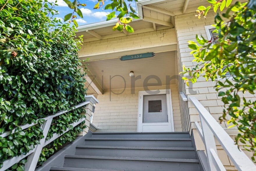 Building Photo - Unit