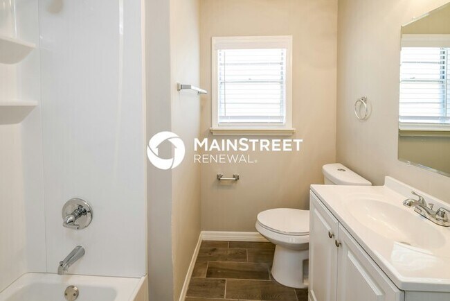 Building Photo - 3 Bedroom Pet-Friendly Home in Tampa, FL with Main Street Renewal