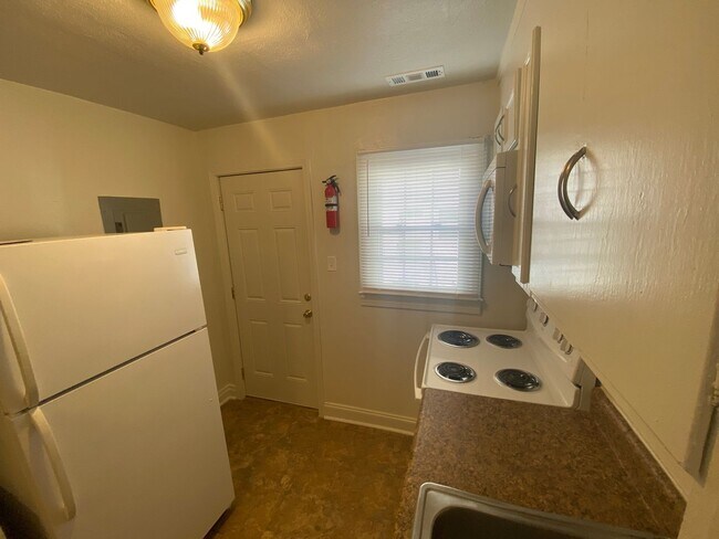 Building Photo - One of Durham's most walkable neighborhoods — and a yard to match.