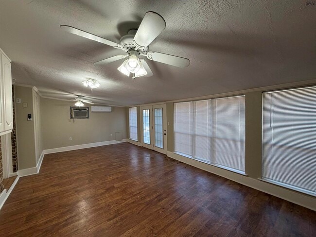 Building Photo - 5127 Parklane Dr