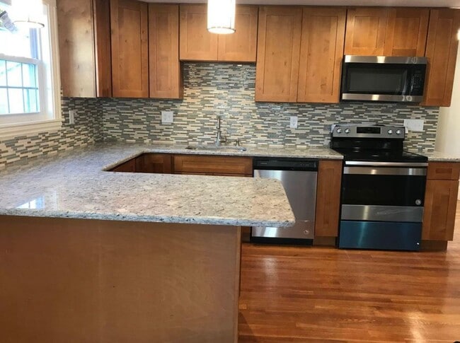 Building Photo - 5 Ellsworth Rd