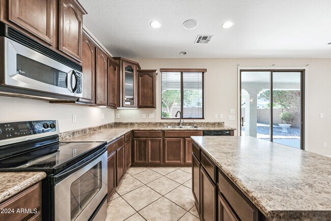 Building Photo - 1543 E Nightingale Ln