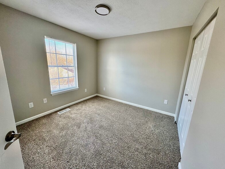 Building Photo - 111 Stratford Ct