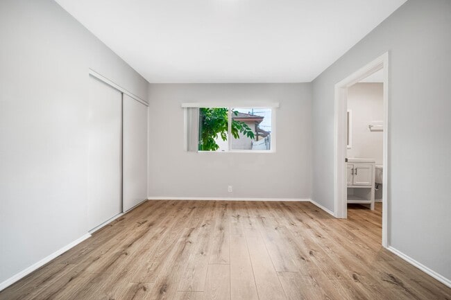 Building Photo - 4/Bed, 4/Bath Home with Parking, Washer/ Dryer and Spa, Close to Chapman University/ Orange Circle