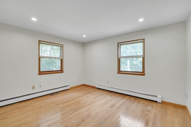 Building Photo - 115 Rowe St