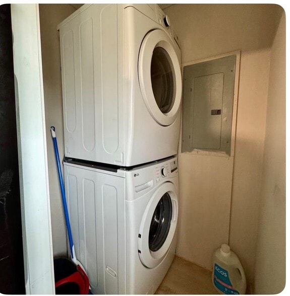 Building Photo - 5224 NE 62nd Ave