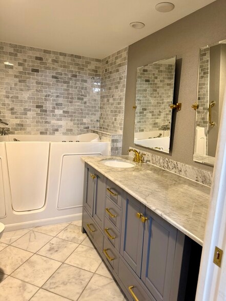 Building Photo - 8388 SE Croft Cir