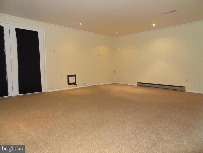 Building Photo - 2074 Lake Grove Ln