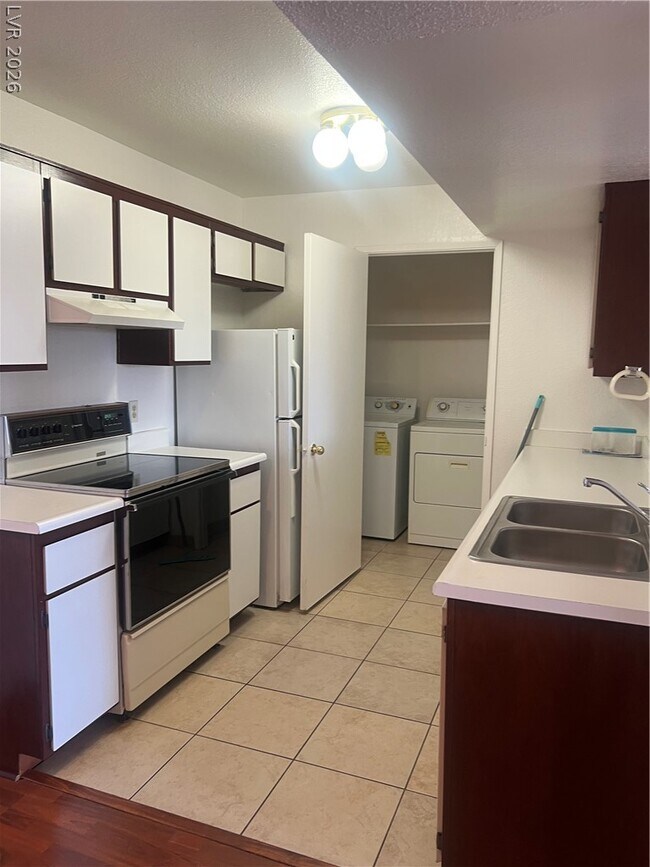 Building Photo - 230 Mission Catalina Ln