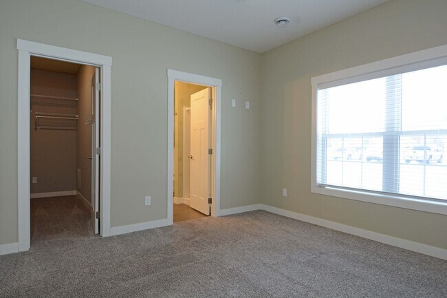Building Photo - Beautiful 3 BD / 2.25 BA townhome in Rosemount!