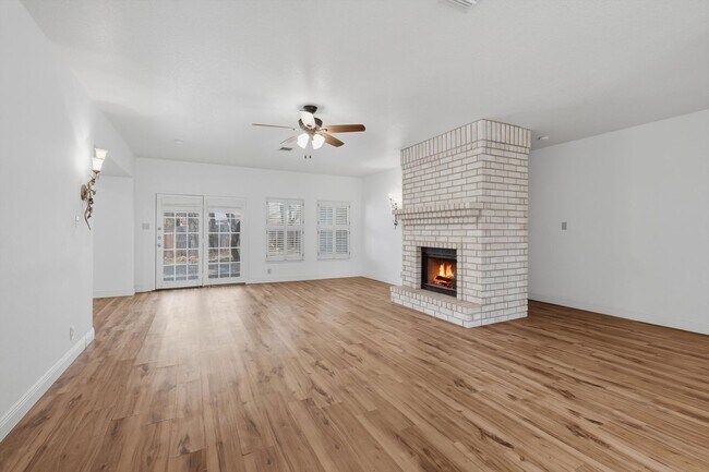 Building Photo - Spacious 4/2.5 in Northwest Crossing