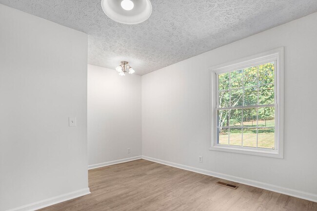 Building Photo - 3352 Mahlon Moore Rd