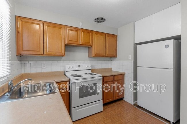 Building Photo - 662 Gleason Dr