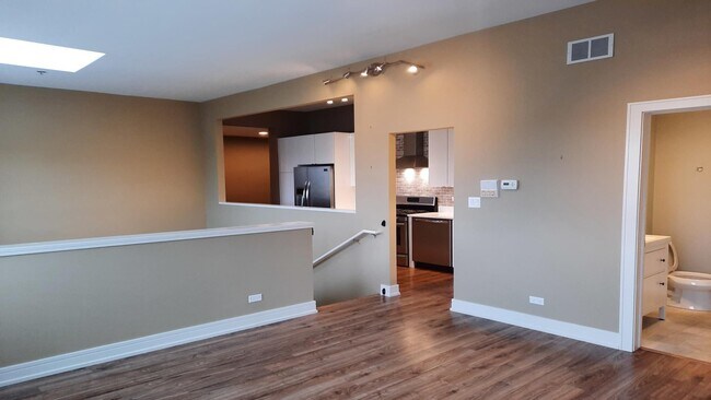 Building Photo - Elevate Your Lifestyle, Stunning 3-Bedroom Loft in Evanston