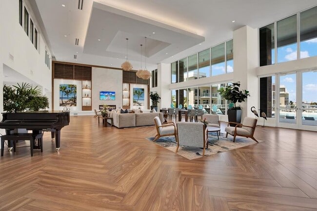 Building Photo - 920 N Osceola Ave