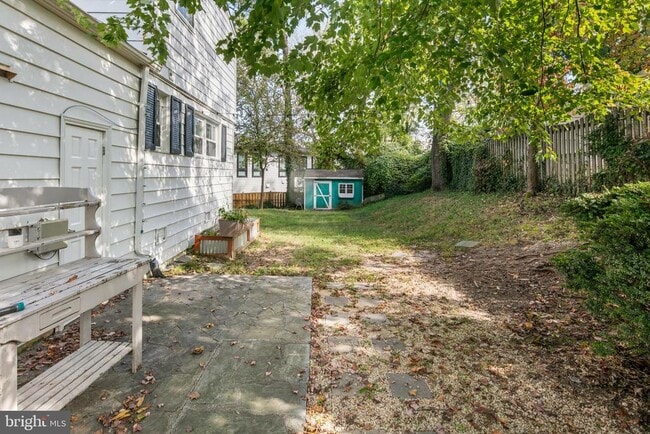 Building Photo - 6381 Lakewood Dr