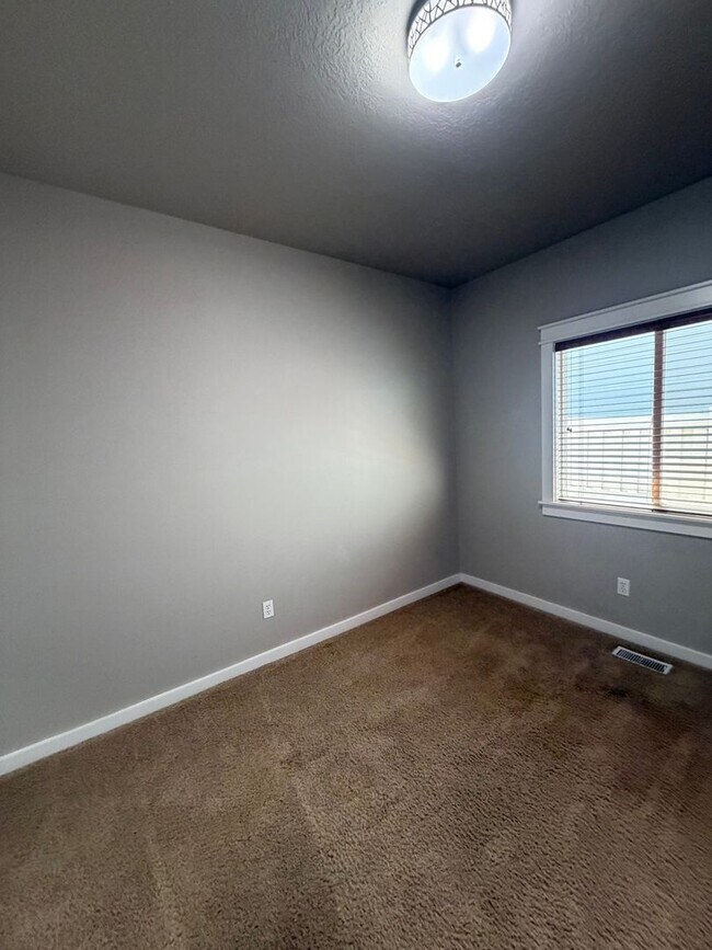Building Photo - Jayden Village Sub: 4 Bedroom 2 Bath with Community Pool Ten Mile and Ustick