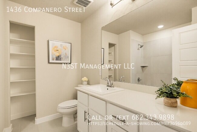 Building Photo - 1436 Companero St