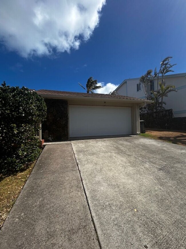 Building Photo - Available now -Mariner's Ridge 4 bedroom /...