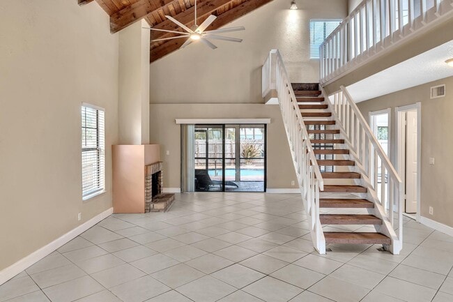 Building Photo - 2433 Southridge Rd