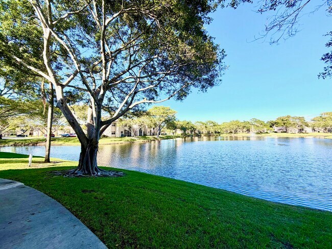 Building Photo - 651 Cypress Lake Blvd