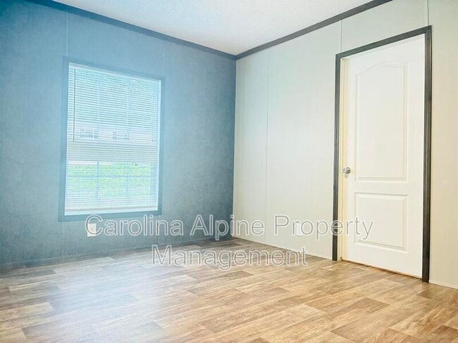 Building Photo - 315 Starling Ln
