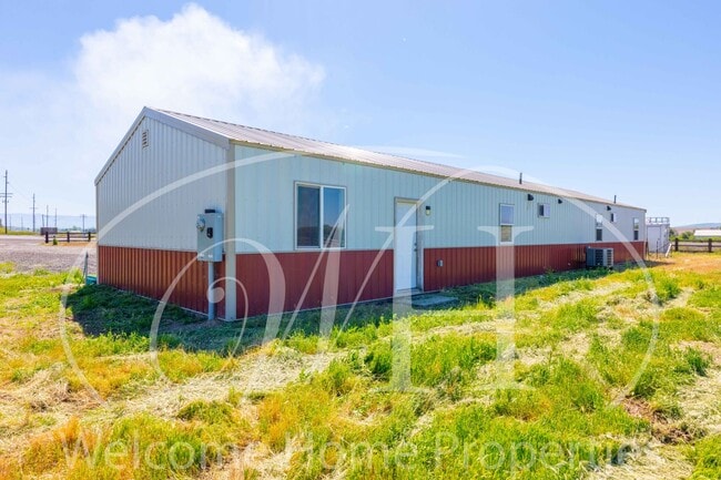 Building Photo - Country Home with Optional Horse Paddock Stalls