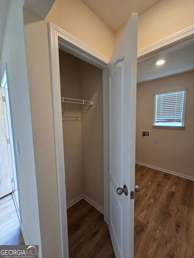 Building Photo - 152 Ashwood Cir
