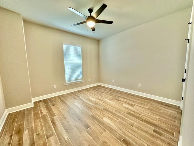 Building Photo - 78 Bon Ami Dr