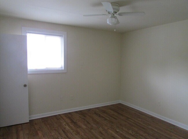 Building Photo - 1911 Lakeview Ave