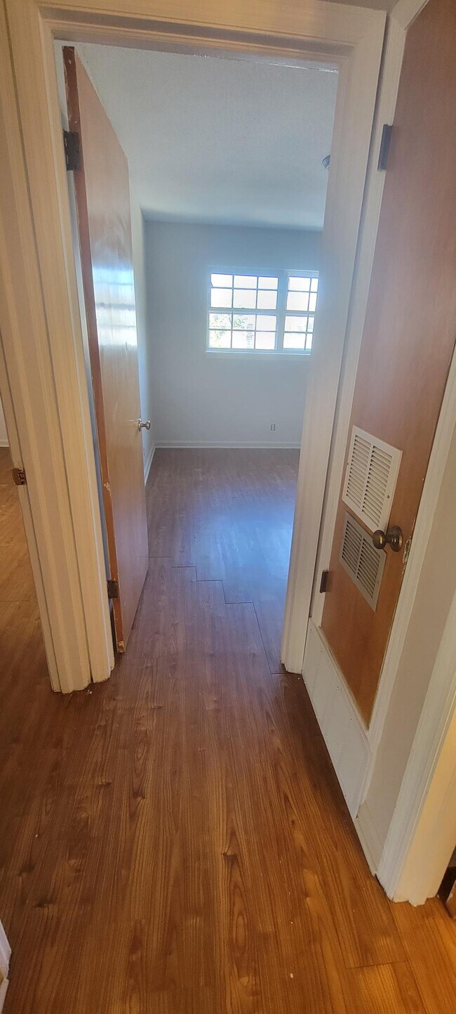 Building Photo - 222 N Haworth Ave