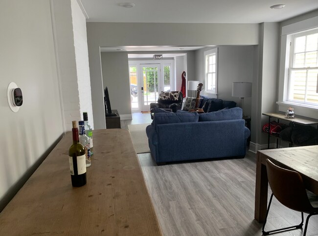 Building Photo - Charming Duplex in the Heart of Uptown New...