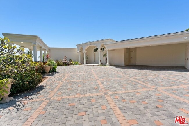 Building Photo - 1725 Loma Vista Dr