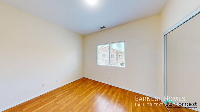 Building Photo - 20300 Vanowen St