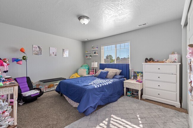 Building Photo - Beautiful, Executive  Home on Cul de Sac i...