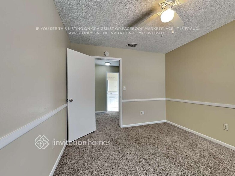 Building Photo - 1623 Palm Leaf Dr