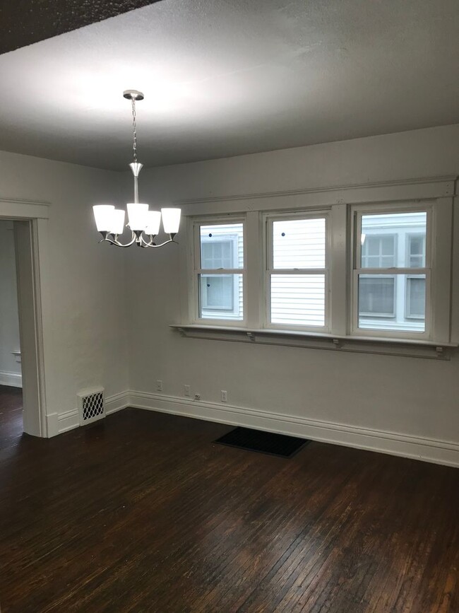 Building Photo - 943 Brice Ave