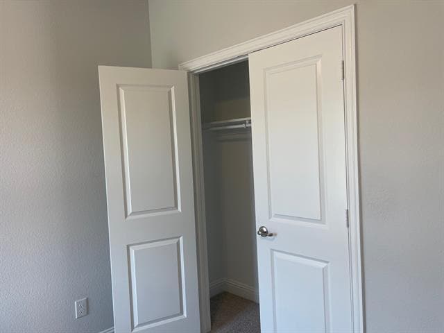 Building Photo - 817 Birdie Dr