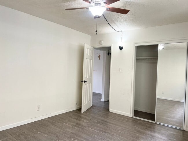 Building Photo - 1 Bed 1 Bath Pacific Beach Apartments