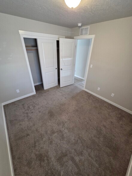 Building Photo - 17649 Desert Rdg Ave