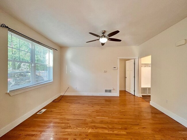 Building Photo - Four Bedroom Home in Eastown GR