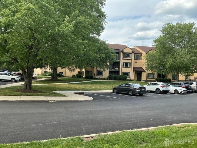 Building Photo - 1306 Sayre Dr